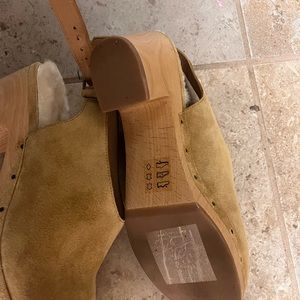 Madewell fur lined clogs. Size 8.5